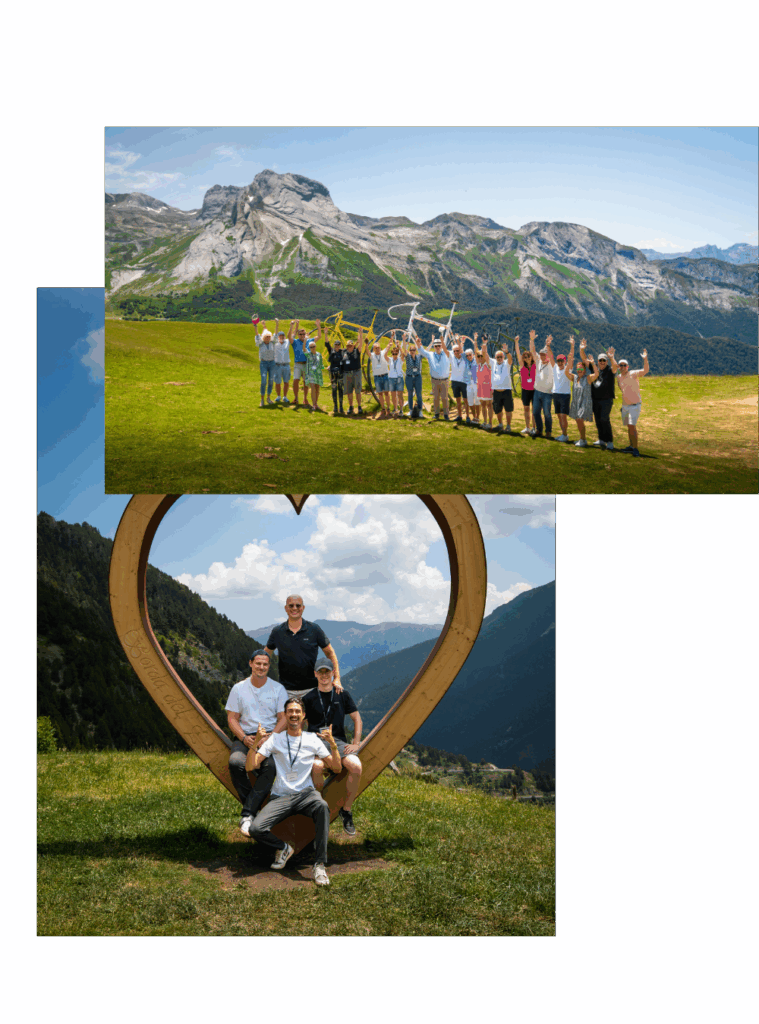 Glückliche Teilnehmer einer Gruppenreise vom Experten für Sportwagen Touren.